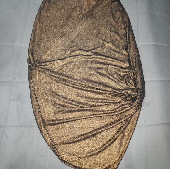 High low skirt.. short in front long in the Back - Picture 3 of 3